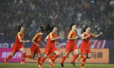 九游体育APP下载-劲爆挑战！职业女足队员争夺荣誉殊荣的简单介绍