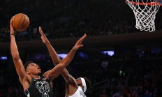 九游体育官方入口-包含雄鹿客场力克尼克斯，字母哥砍下35分的词条