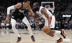 九游体育APP下载-快船客场不敌马刺遭遇两连败