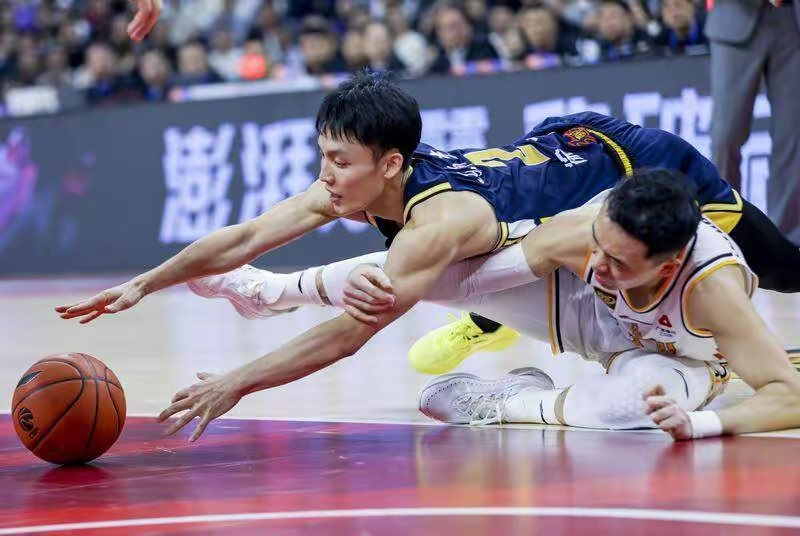 广东队主场进攻猛，成功逆转击败对手的简单介绍