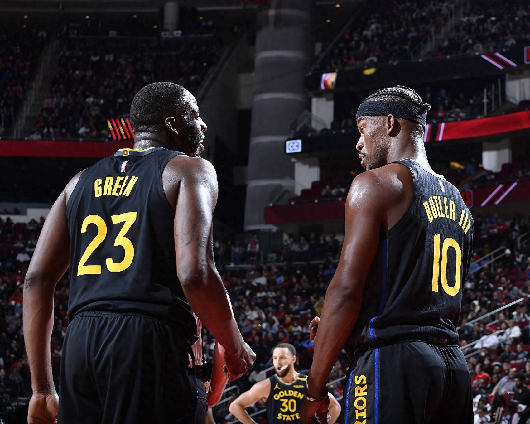 勇士大胜雄鹿,重返西部前八 勇士大胜雄鹿,重返西部前八