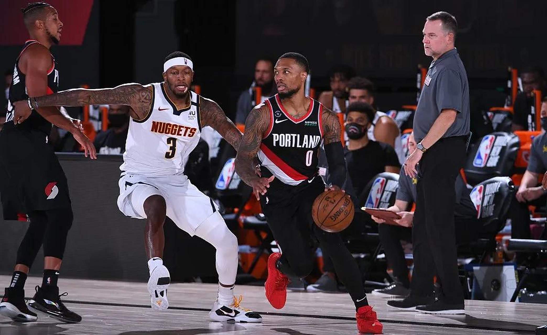 包含火箭血洗掘金,利拉德完成帽子戏法的词条 包含火箭血洗掘金,利拉德完成帽子戏法的词条