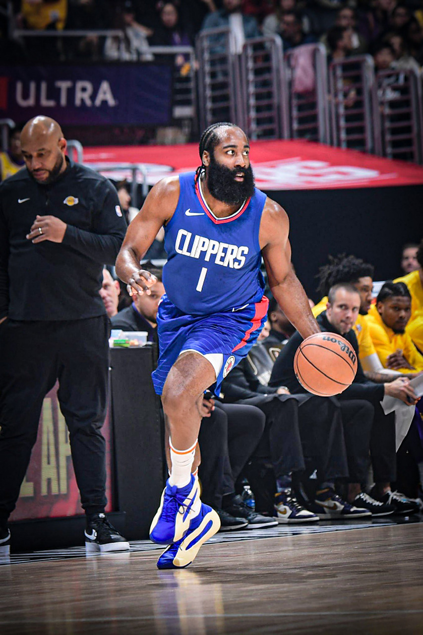 火箭力克鹈鹕，哈登砍下三双壮举