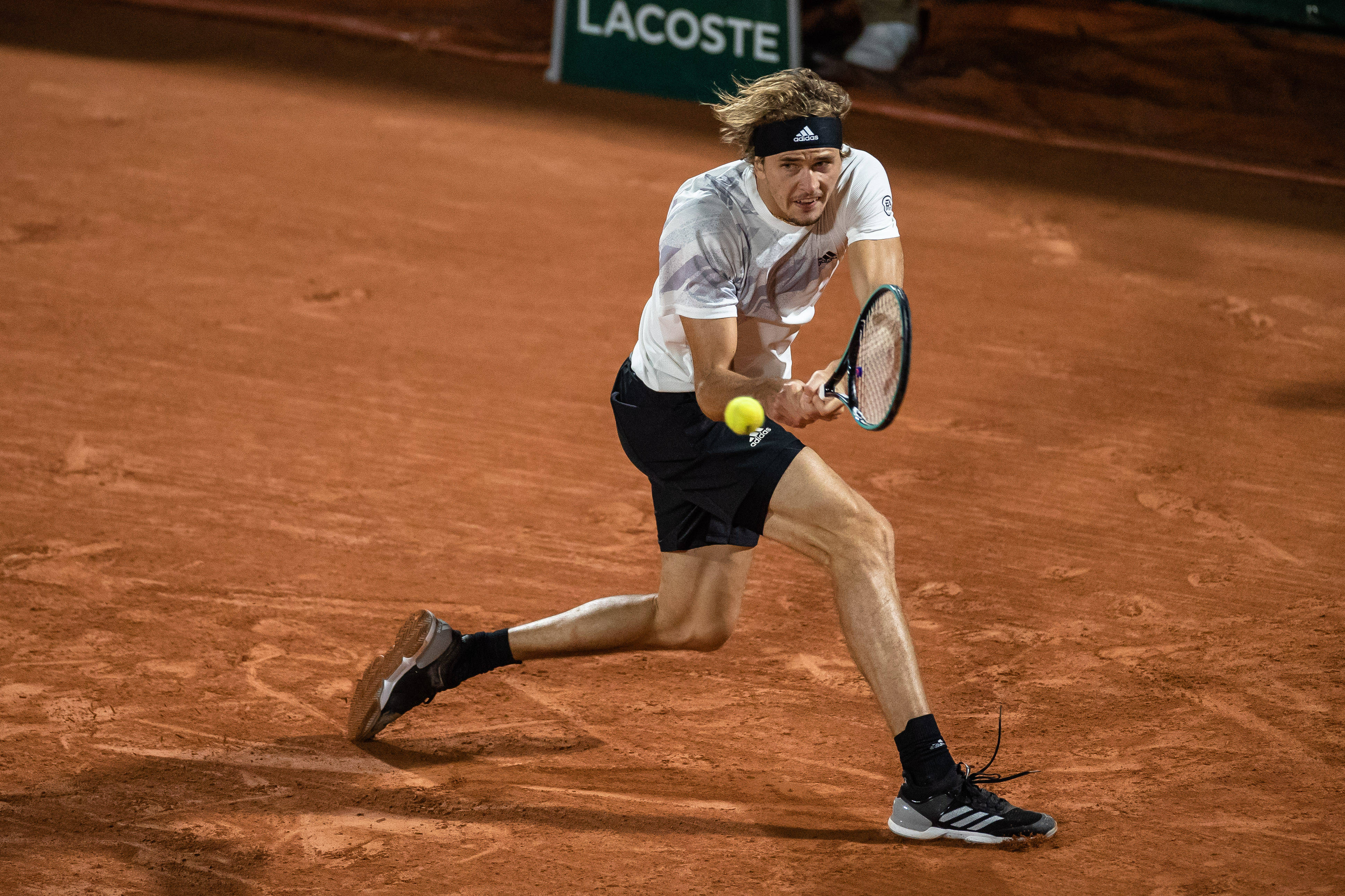 美国网球队完胜西班牙网球队，兹维列夫关键制胜的简单介绍