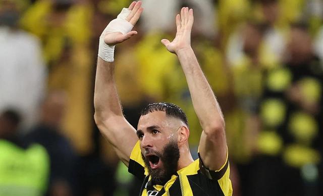 曼城完胜拜仁,本泽马惊艳四座 曼城完胜拜仁,本泽马惊艳四座