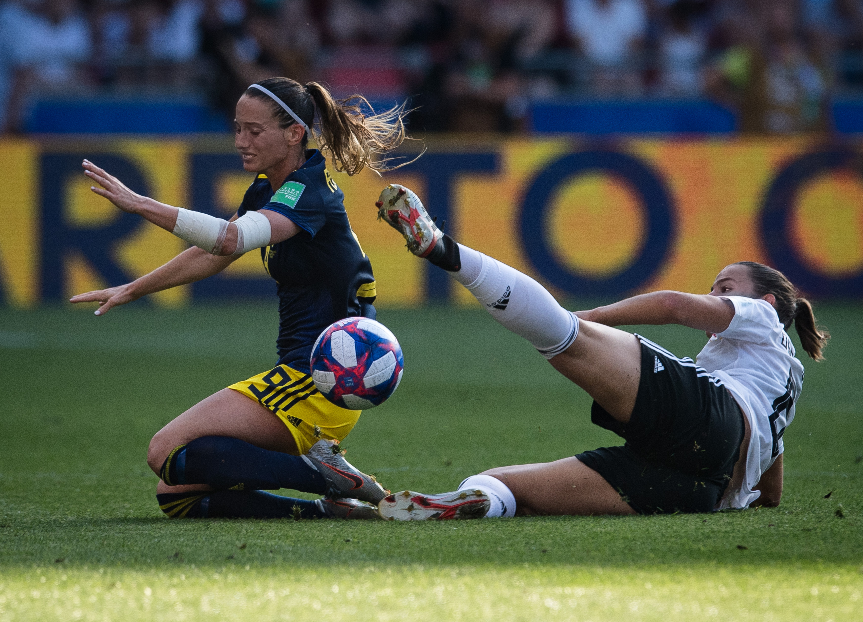 法国队鏖战瑞典队，奥恰洛夫高光表现