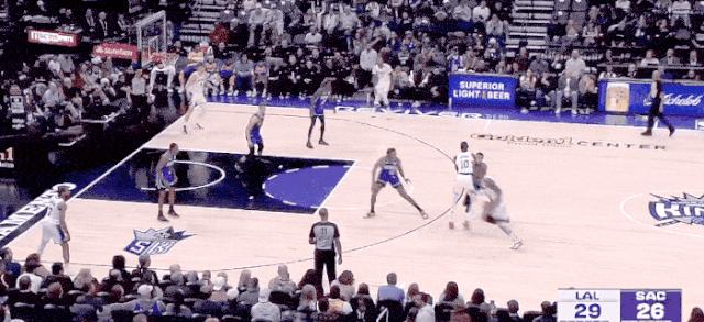 湖人鏖战魔术，米切尔状态火热