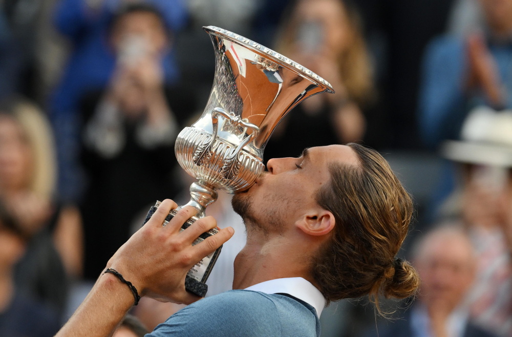 年终总决赛碾压拉沃尔杯，兹维列夫带队取胜